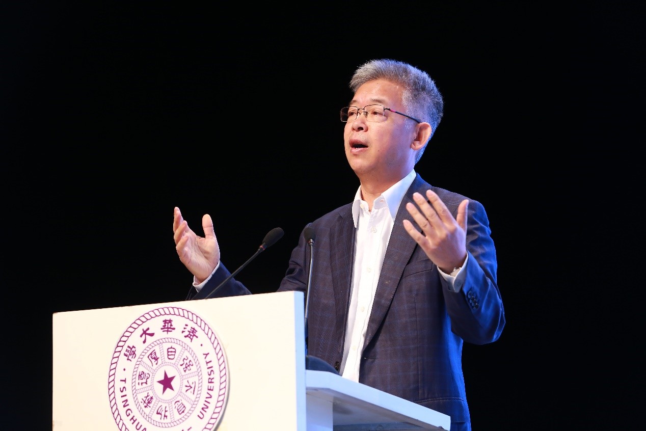 黄益平.jpg