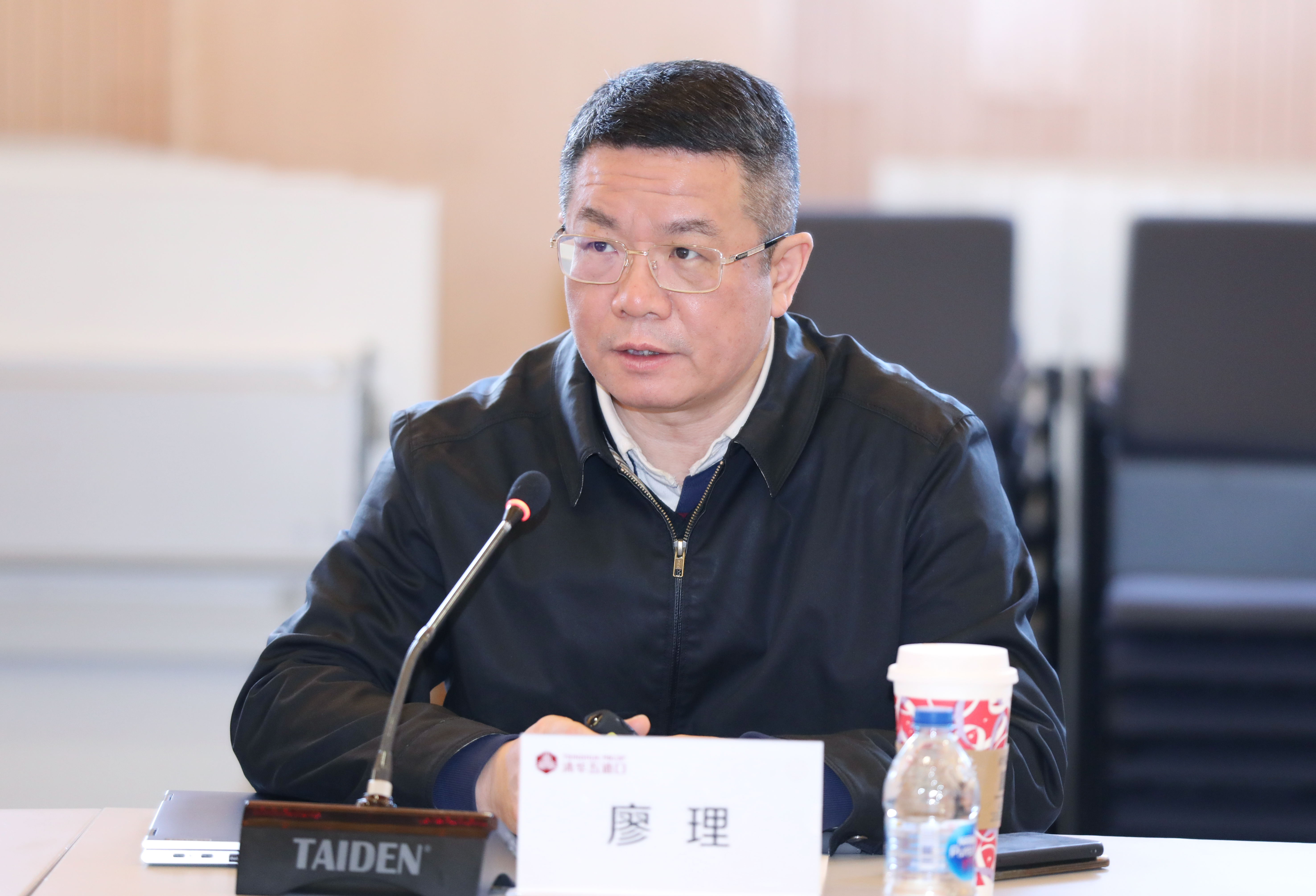 中文av
常务副院长廖理讲话.JPG